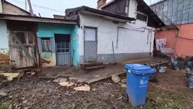 Lacul Tei, teren 711 mp si casa batraneasca, toate utilitatile.